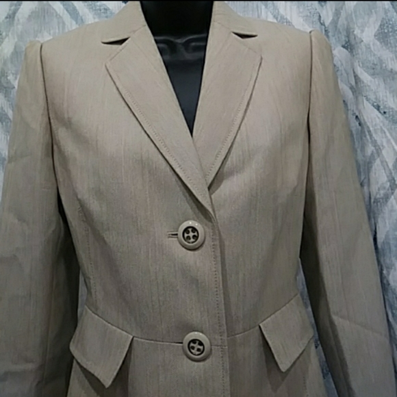 Tahari. Blazer Womens Size 4 Biege - Picture 7 of 7